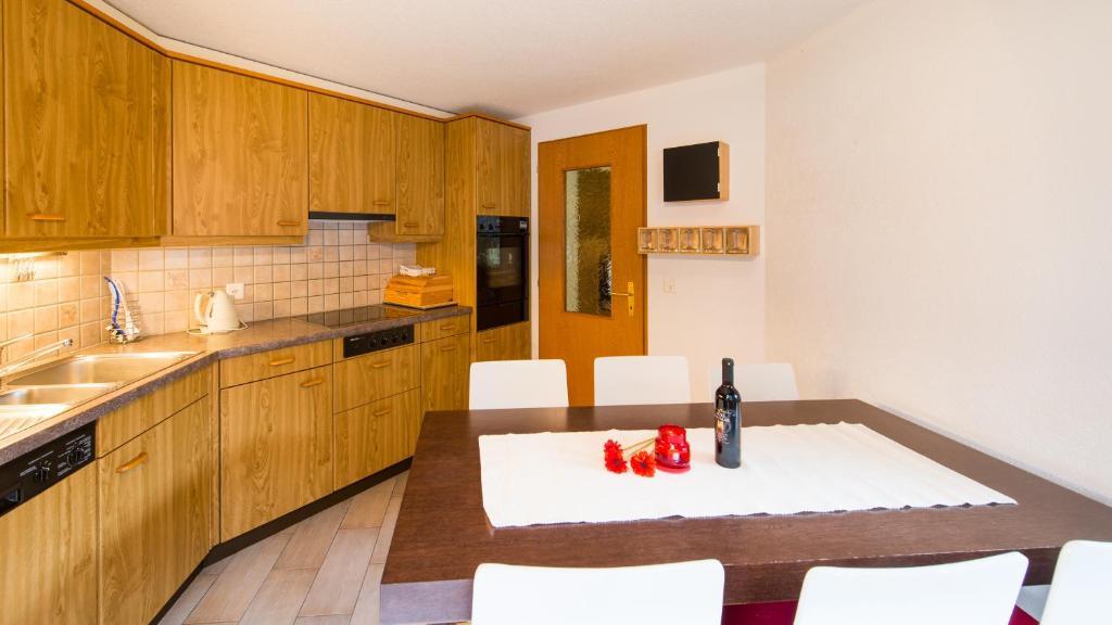 Haus Evita Saas-Grund Zimmer foto