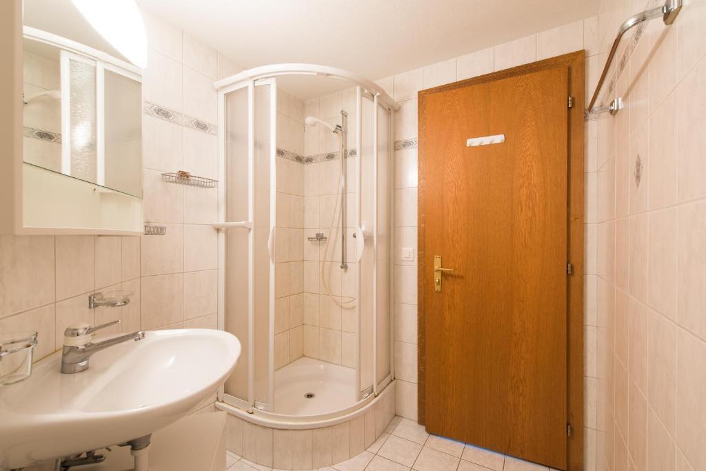 Haus Evita Saas-Grund Zimmer foto